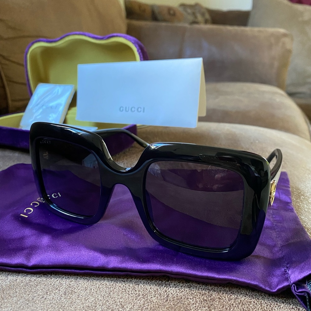 Gucci- oversize rectangular Sunglasses